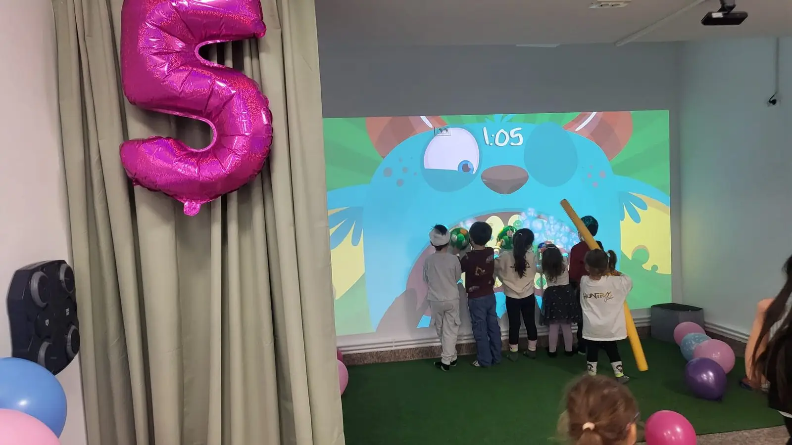 Copii la petrecere cu personaj Stitch - animatie petrecere copii sector 6 Toto Play