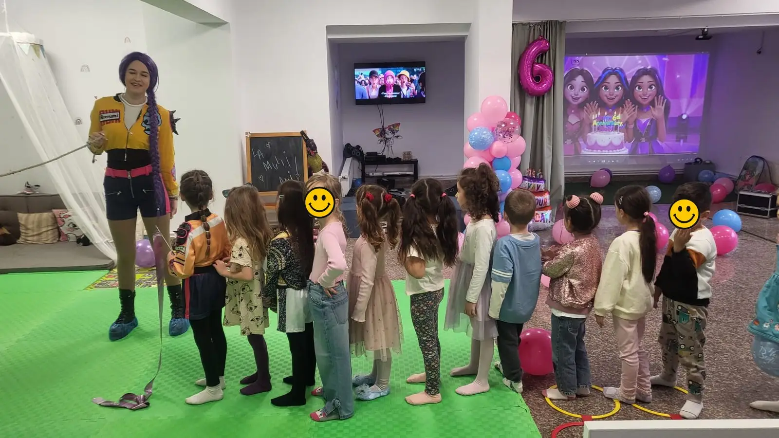 Loc de joaca copii cu jocuri interactive proiectate pe podea - Toto Play Bucuresti